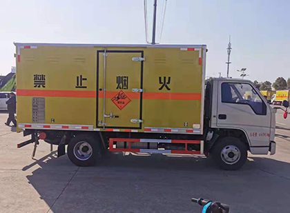 临河爆破器材运输车